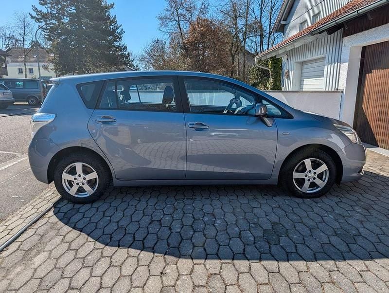 Gebraucht Toyota Verso 147 PS (108 kW) 2009 Blau Van / Kleinbus