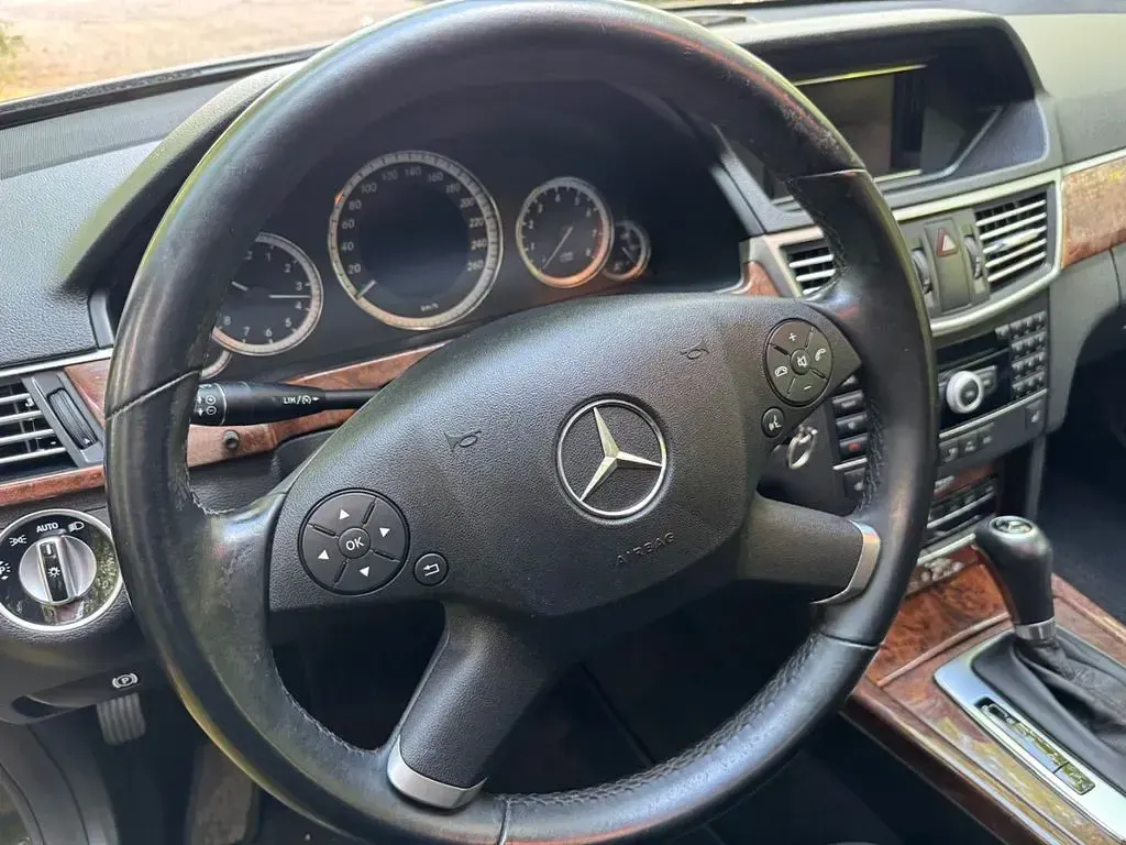 Gebraucht Mercedes E200 Elegance 184 PS (135 kW) 2011 Schwarz Kombi
