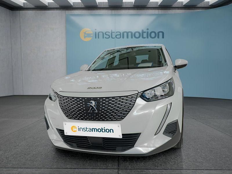 Gebraucht Peugeot e-2008 100 kW (136 PS) 2021 Weiß SUV