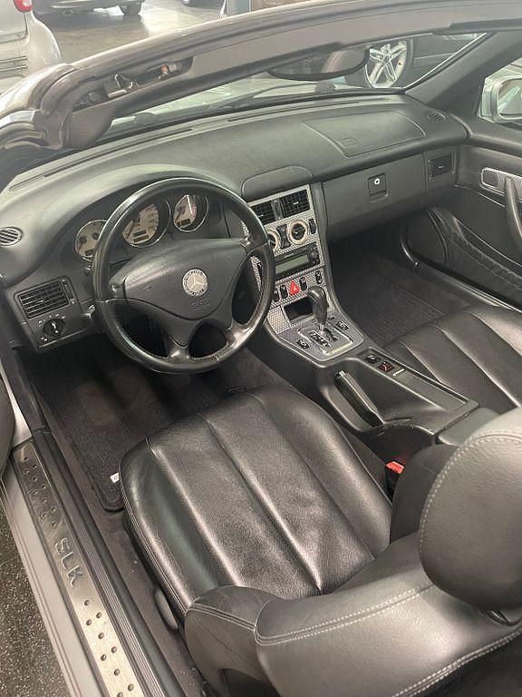 Gebraucht Mercedes SLK200 163 PS (119 kW) 2002 Silber Cabrio