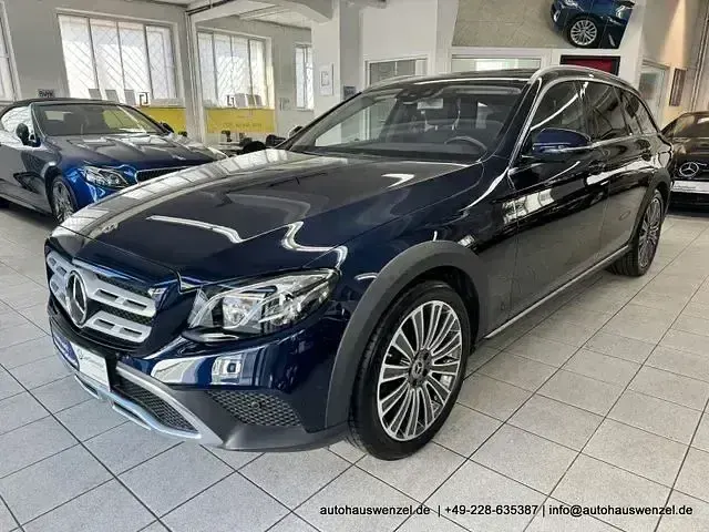 Gebraucht Mercedes E220 All-Terrain 194 PS (142 kW) 2019 Cavansitblau  metalliclack Kombi