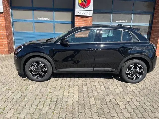Neu Fiat 600E Icon 114 kW (156 PS) 2026 Schwarz SUV