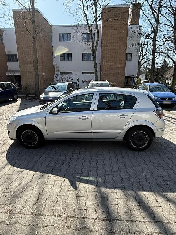 Gebraucht Opel Astra 116 PS (85 kW) 2007 Grau Limousine