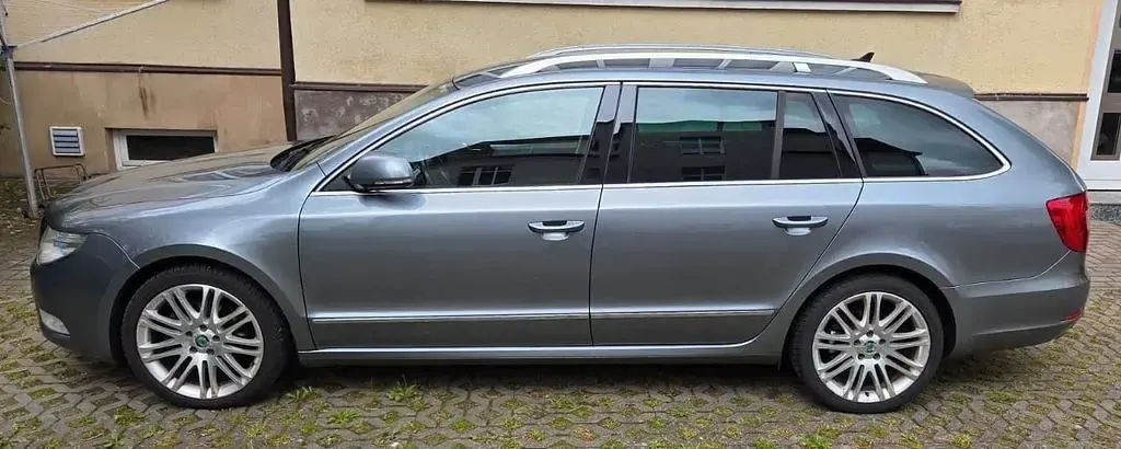 Używany Skoda Superb Elegance 170 KM (125 kW) 2012 Szary Kombi