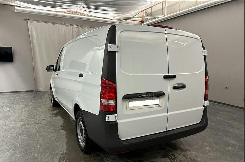 Gebraucht Mercedes e-Vito 85 kW (116 PS) 2023 Weiß Van / Kleinbus
