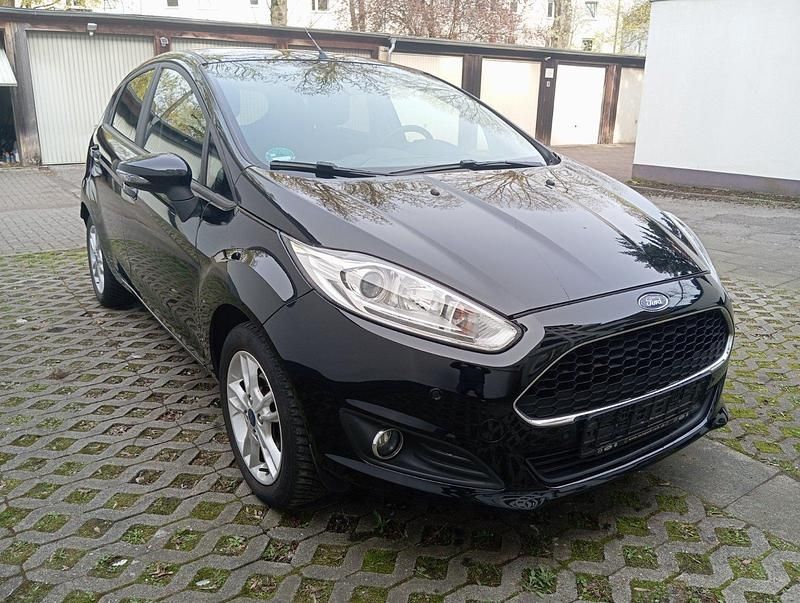 Gebraucht Ford Fiesta Trend 60 PS (44 kW) 2016 Schwarz Limousine