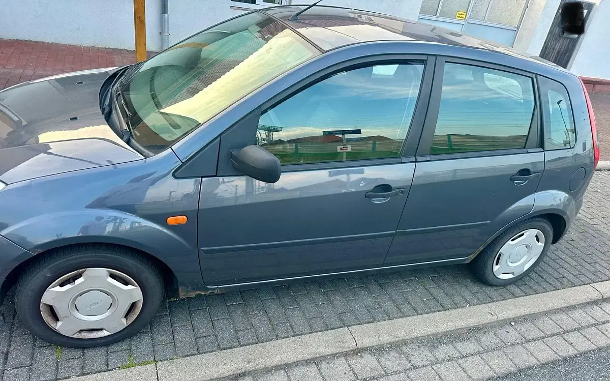 Gebraucht Ford Fiesta 70 PS (51 kW) 2004 Grau Kleinwagen