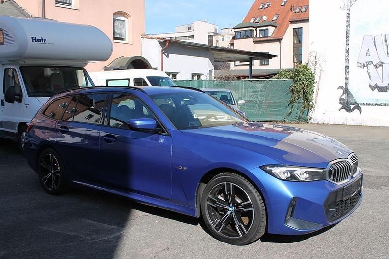 Gebraucht BMW 320e M Sport 163 PS (119 kW) 2022 Blau Kombi