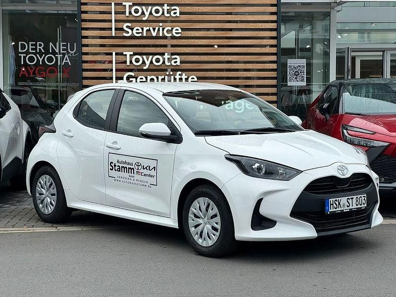 Weiß Neu 2025 Toyota Yaris Hybrid Business Edition Limousine | 26.490 € (Fairer Preis) - Bild 1/4