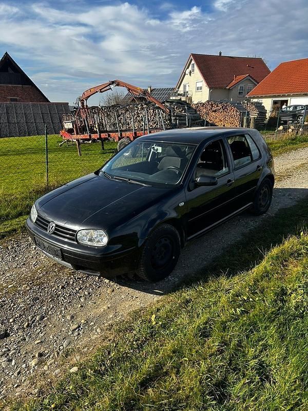 Schwarz Gebraucht 2004 VW Golf IV Kleinwagen | 500 € (Guter Preis) - Bild 1/4