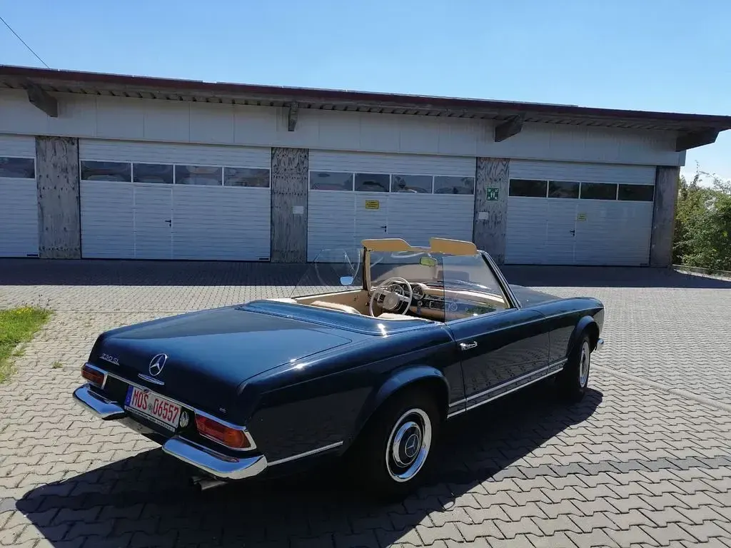 Gebraucht Mercedes 230 150 PS (110 kW) 1964 Blau Cabrio