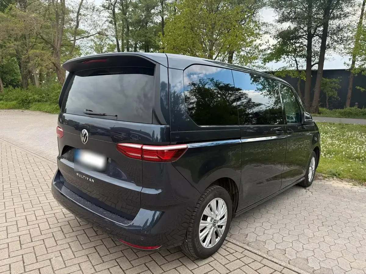 Gebraucht VW Multivan 150 PS (110 kW) 2022 Blau Van / Kleinbus
