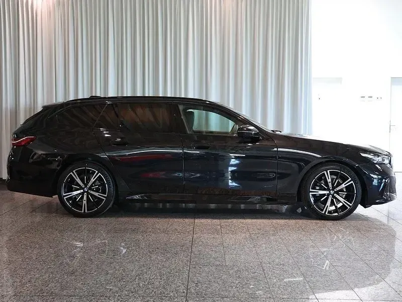 Gebraucht BMW 520 M Sport 197 PS (144 kW) 2025 Sophistograu brillanteffekt me Limousine