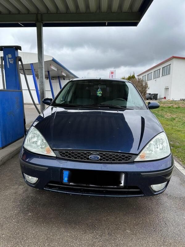 Blau Gebraucht 2002 Ford Focus Kleinwagen | 300 € (Superpreis) - Bild 1/4