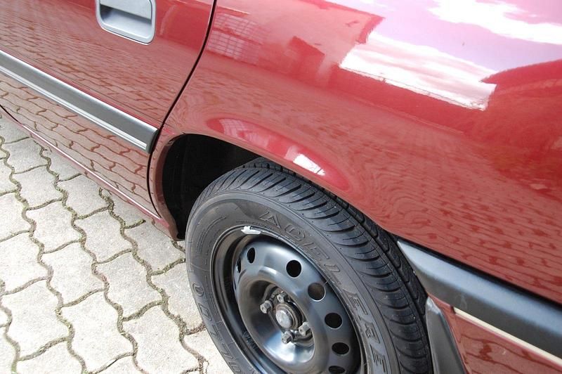 Gebraucht Opel Vectra 90 PS (66 kW) 1991 Rot Kleinwagen