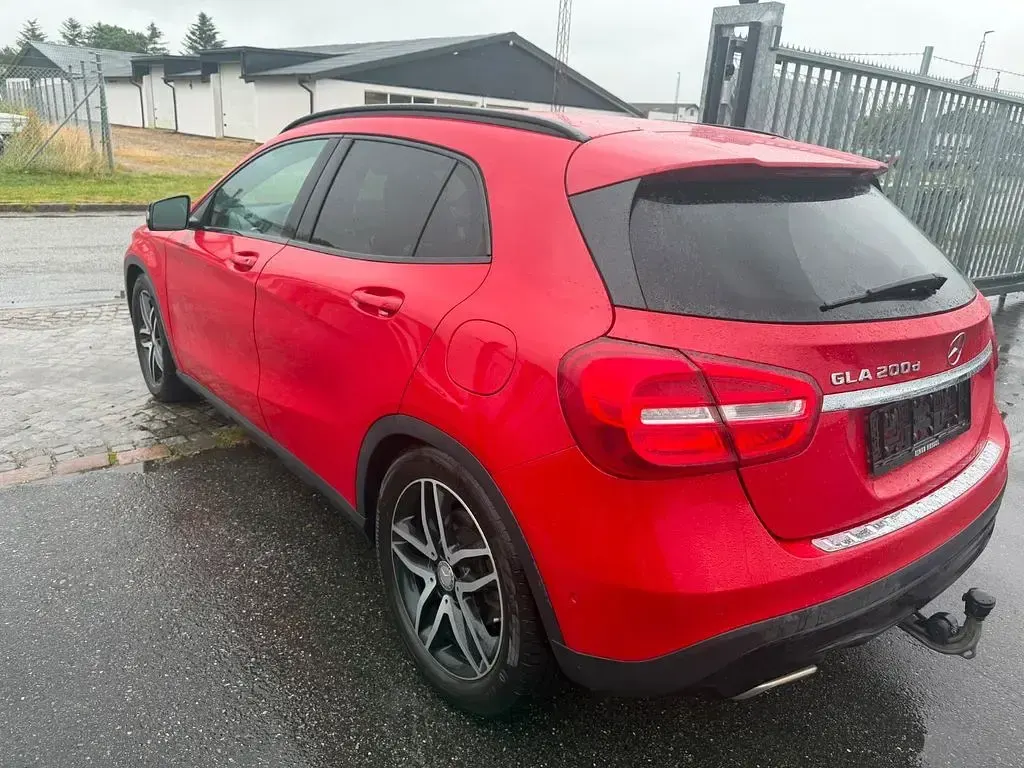 Gebraucht Mercedes GLA200 136 PS (100 kW) 2016 Rot SUV