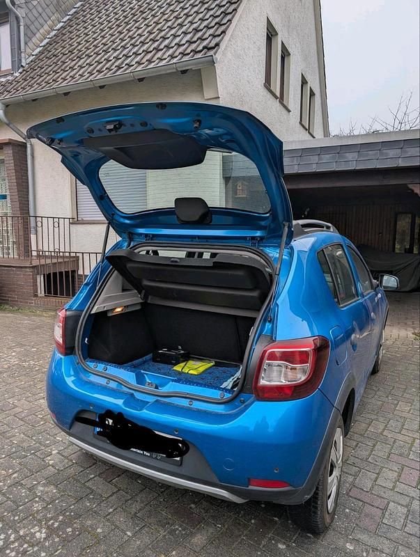 Blau Gebraucht 2013 Dacia Sandero Stepway SUV | 7.400 € - Bild 1/4