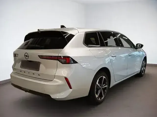 Gebraucht Opel Astra 131 PS (96 kW) 2024 Silber Kleinwagen