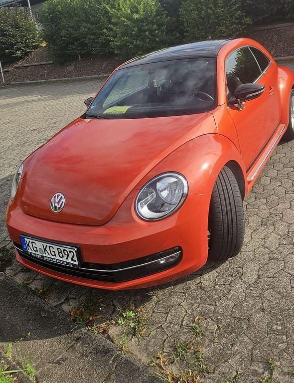 Orange Gebraucht 2015 VW Beetle CLUB Limousine | 13.550 € (Fairer Preis) - Bild 1/4