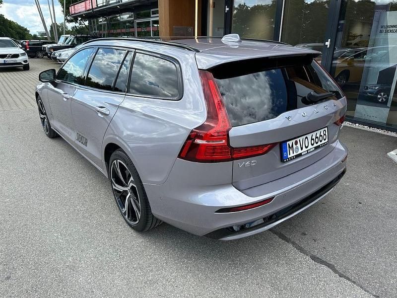 Gebraucht Volvo V60 Plus 197 PS (144 kW) 2025 Silber Kombi