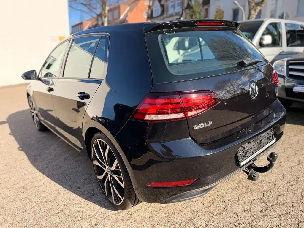 Gebraucht VW Golf VII Trendline 116 PS (85 kW) 2017 Schwarz Limousine
