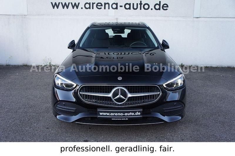 Gebraucht Mercedes C200 Avantgarde 163 PS (119 kW) 2023 Schwarz Limousine