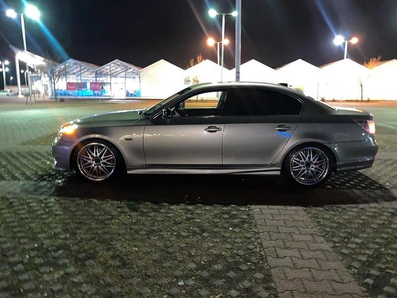 Gebraucht BMW 523 170 PS (125 kW) 2006 Gold Limousine