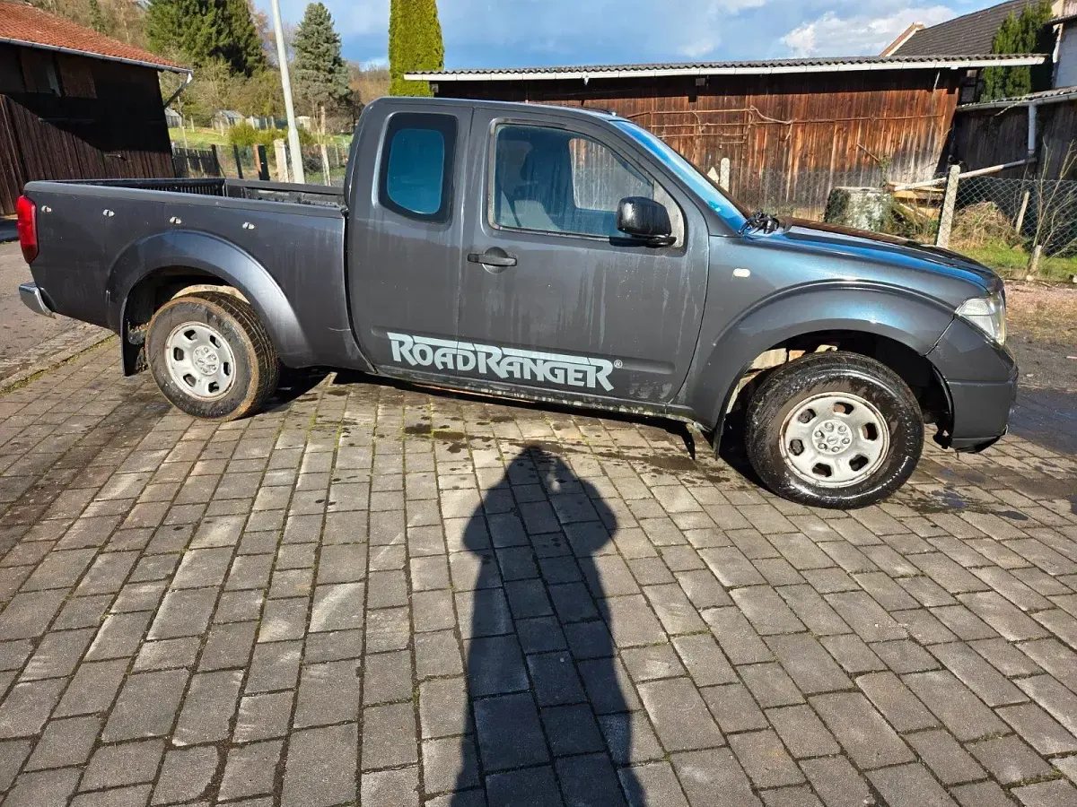 Gebraucht Nissan Navara 174 PS (127 kW) 2005 Grau Pickup