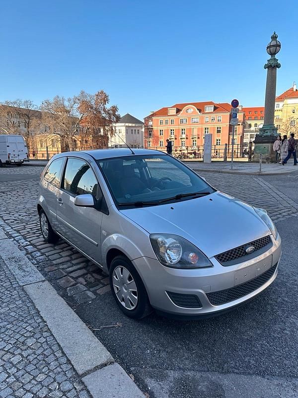 Gebraucht Ford Fiesta 82 PS (60 kW) 2007 Silber Kleinwagen