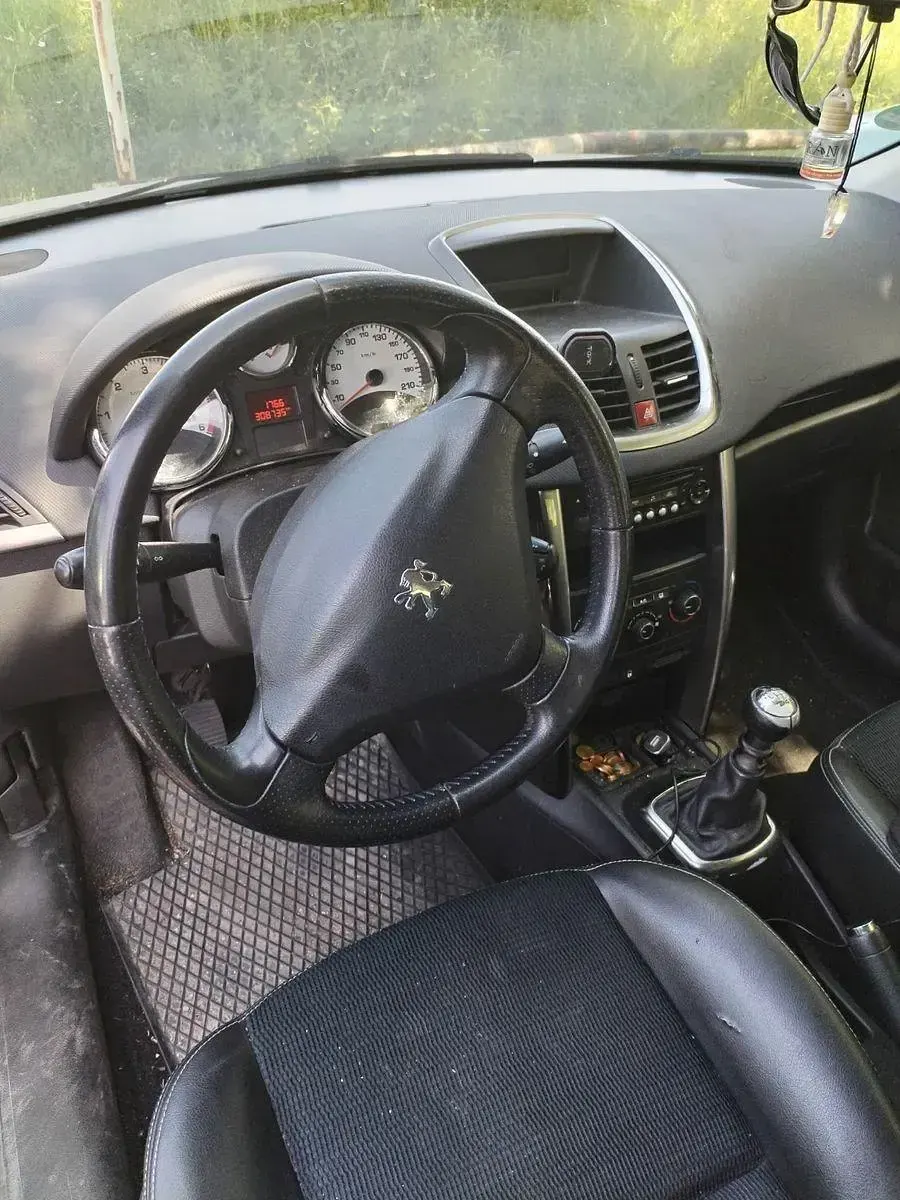 Gebraucht Peugeot 207 92 PS (67 kW) 2012 Grau Kombi