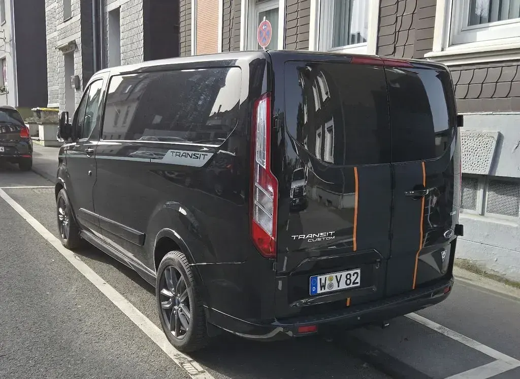 Second-hand Ford Transit Custom Sport 170 CP (125 kW) 2017 Negru Monovolum