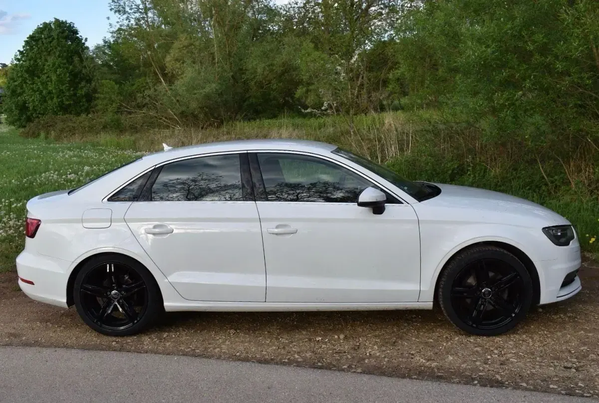 Gebraucht Audi A3 Ambiente 110 PS (80 kW) 2015 Weiß Limousine