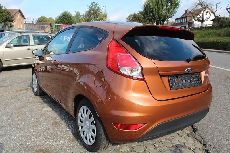 Gebraucht Ford Fiesta Trend 75 PS (55 kW) 2014 Braun Kleinwagen