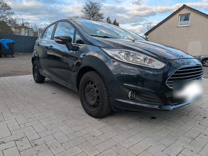 Gebraucht Ford Fiesta Titanium 80 PS (58 kW) 2017 Blau Kleinwagen