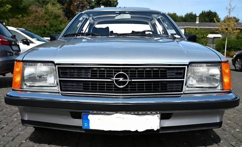 Gebraucht Opel Commodore 116 PS (85 kW) 1982 Silber Limousine
