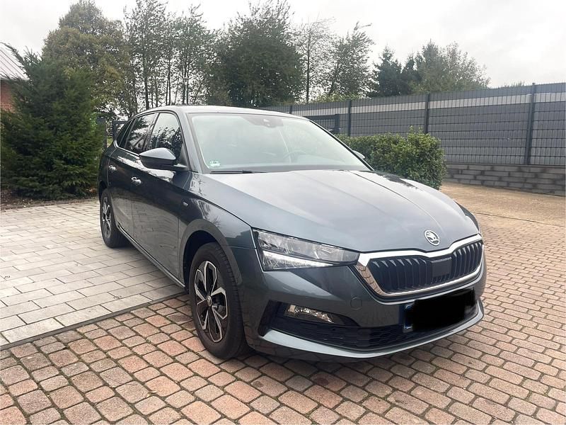 Grau Gebraucht 2020 Skoda Scala Kleinwagen | 14.900 € (Fairer Preis) - Bild 1/4