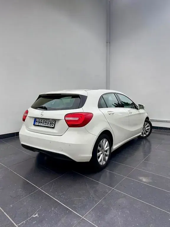 Gebraucht Mercedes A180 Style 122 PS (89 kW) 2015 Weiß Limousine