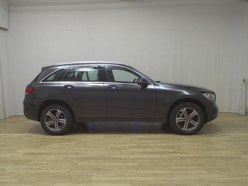 Graphitgrau metallic Gebraucht 2021 Mercedes GLC300e SUV | 27.980 € (Fairer Preis) - Bild 1/4