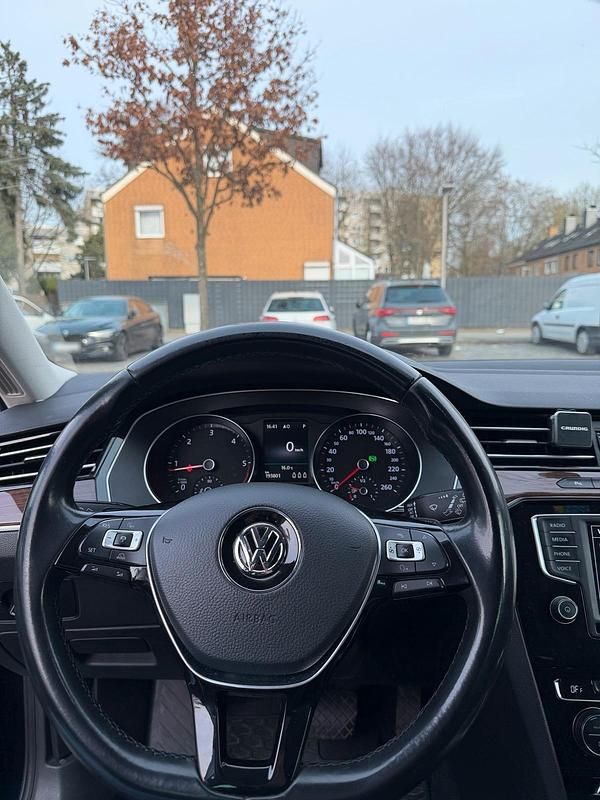 Gebraucht VW Passat 125 PS (91 kW) 2016 Blau Kombi