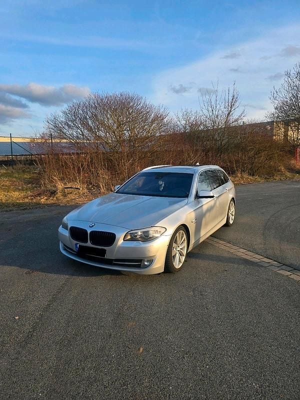 Gebraucht BMW 530 258 PS (189 kW) 2012 Silber Kombi