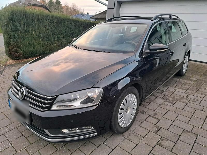 Schwarz Gebraucht 2013 VW Passat Kombi | 7.749 € (Fairer Preis) - Bild 1/4