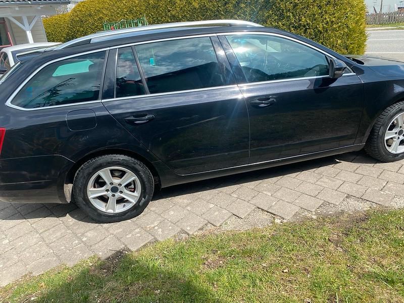 Gebraucht Skoda Octavia 120 PS (88 kW) 2014 Schwarz Kleinwagen