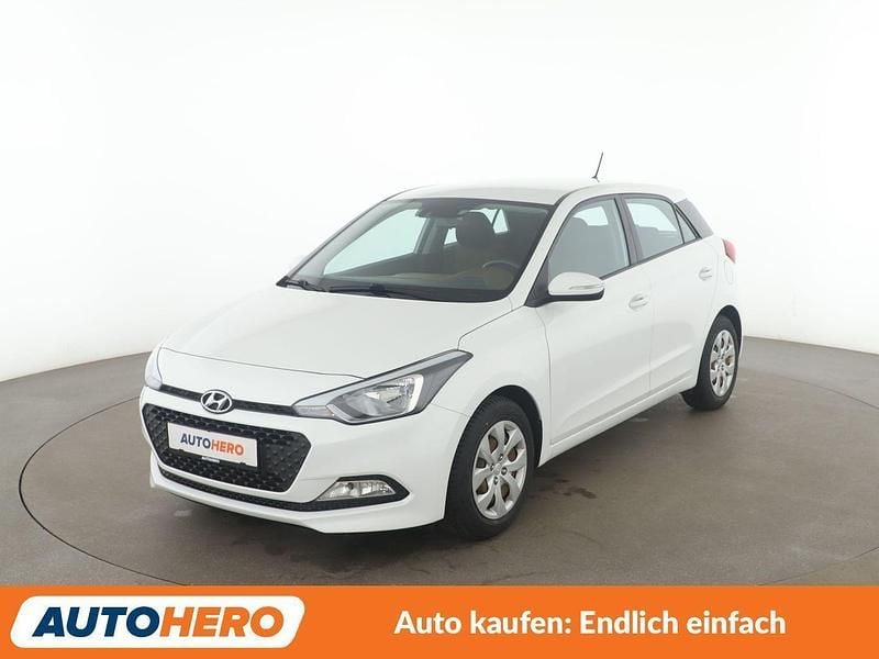 Gebraucht Hyundai i20 Trend 101 PS (74 kW) 2017 Weiß Limousine
