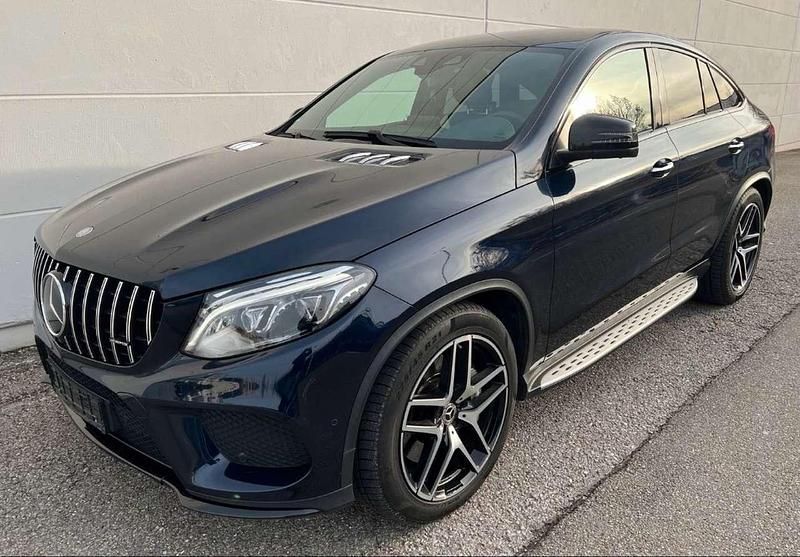 Blau Gebraucht 2017 Mercedes GLE500 AMG line SUV | 37.500 € (Teuer) - Bild 1/4
