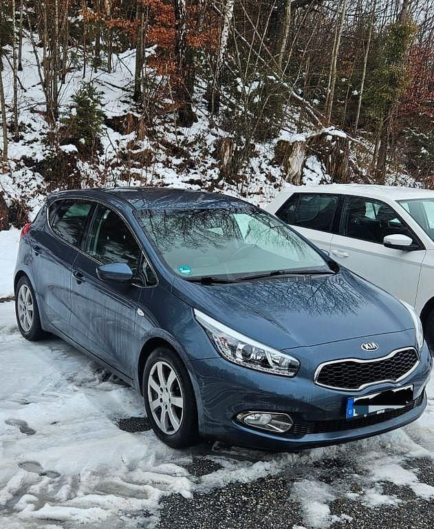 Gebraucht Kia Ceed FIFA World Cup Edition 99 PS (72 kW) 2014 Grau Kleinwagen