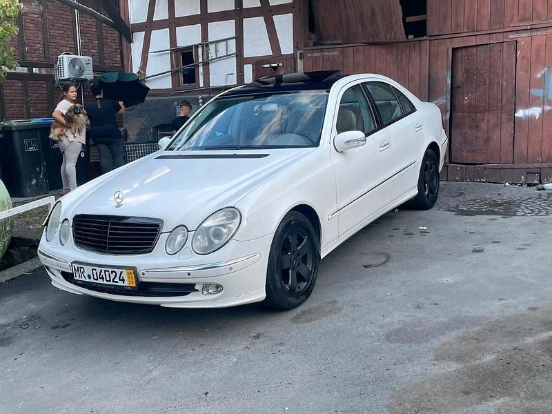 Weiß Gebraucht 2005 Mercedes R280 Van / Kleinbus | 1.550 € - Bild 1/4