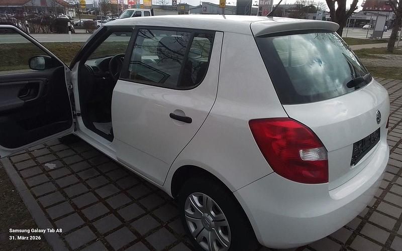 Gebraucht Skoda Fabia Active 75 PS (55 kW) 2014 Weiß Kleinwagen
