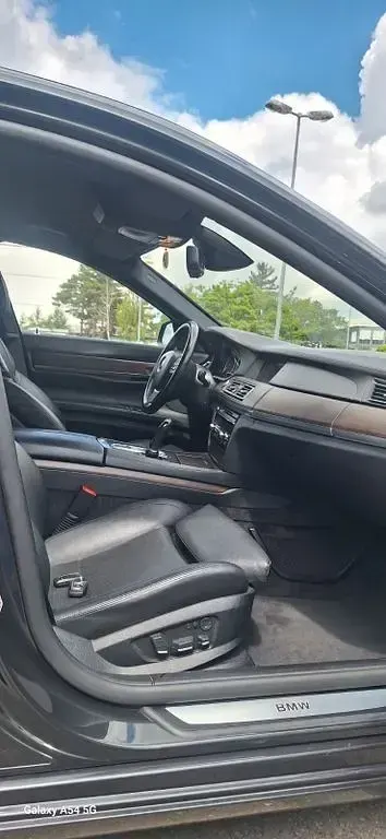 Gebraucht BMW 740 Performance 306 PS (225 kW) 2011 Grau Limousine