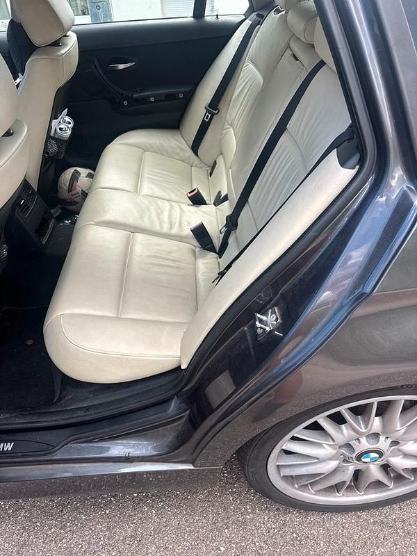 Gebraucht BMW 320 150 PS (110 kW) 2006 Grau Kombi