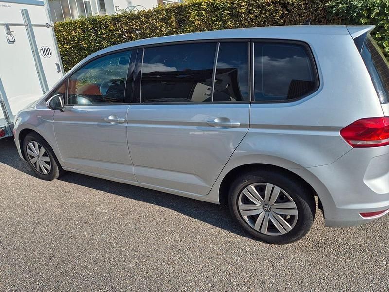 Gebraucht VW Touran Comfortline 110 PS (80 kW) 2017 Silber Van / Kleinbus